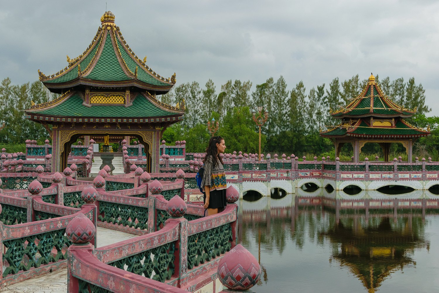 DSC\_0096 Traditional Thai temple and bridge with reflection in water